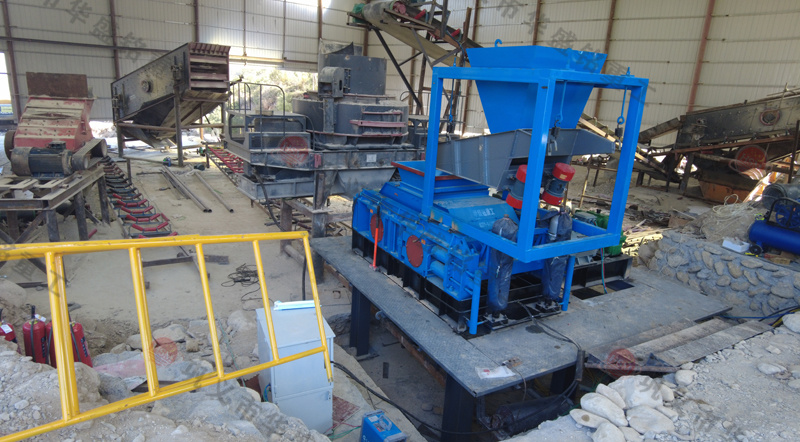 投資一臺瓜米石制砂的液壓對輥破碎機(jī)多少錢？