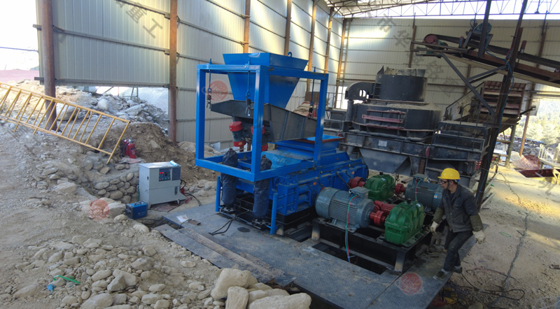 華盛銘1212型全液壓對輥制砂機(jī)一臺多少錢？