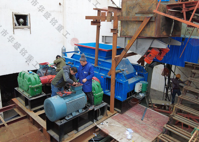 全自動(dòng)數(shù)控液壓對輥制砂機(jī)